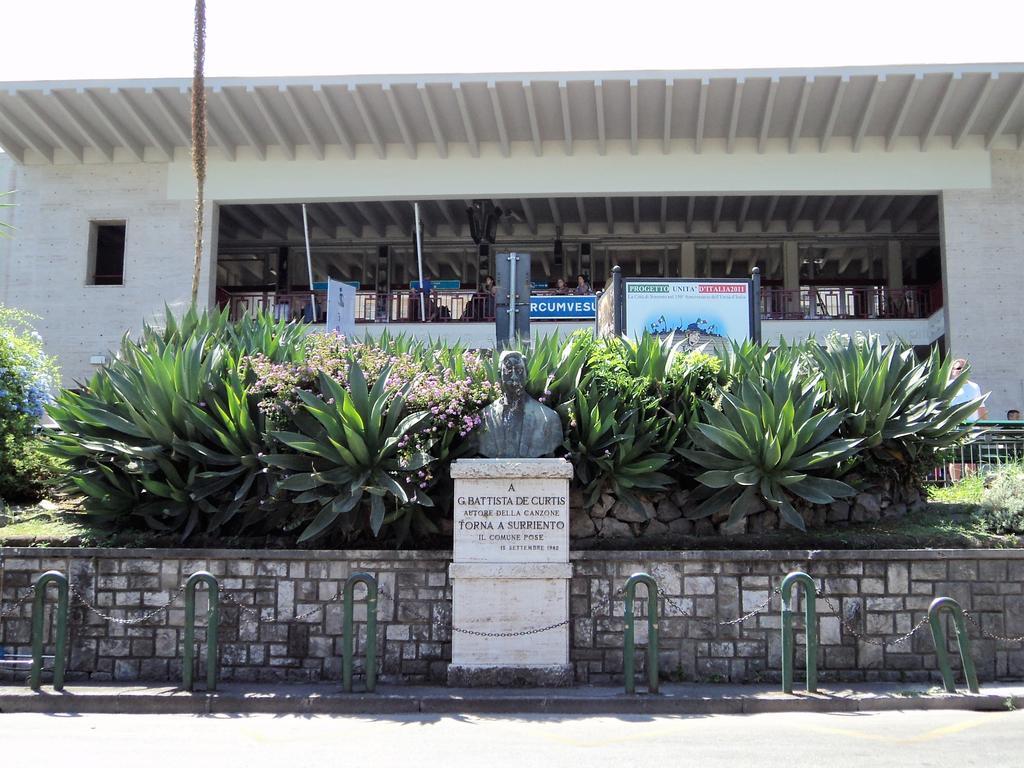 La Ferrovia Guest House Sorrento Luaran gambar